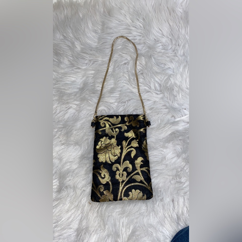 Steve Madden Carolyn Floral Crossbody Mini Bag Phone - Picture 3 of 9